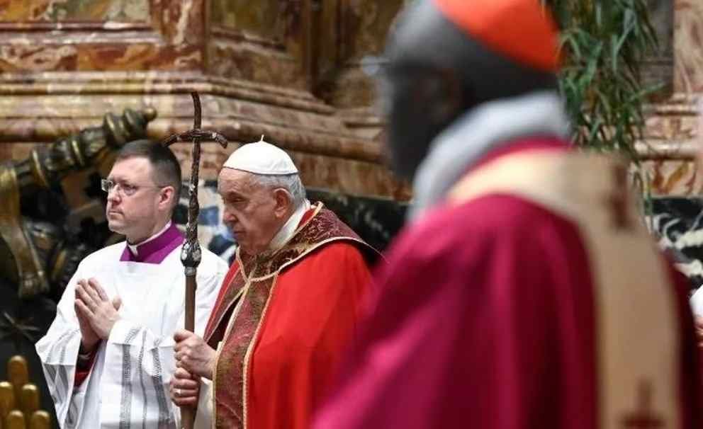 OBISPOS SE REBELAN CONTRA LA BENDICIÓN DE PAREJAS HOMOSEXUALES
