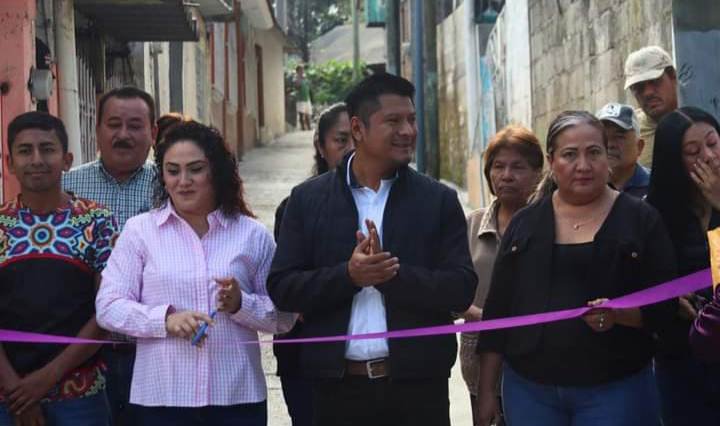 INAUGURA ALCALDE DE ATOYAC DOS OBRAS MAS
