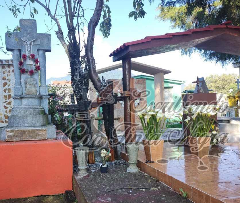 VANDALIZAN TUMBAS DE PANTEÓN DE COSCO