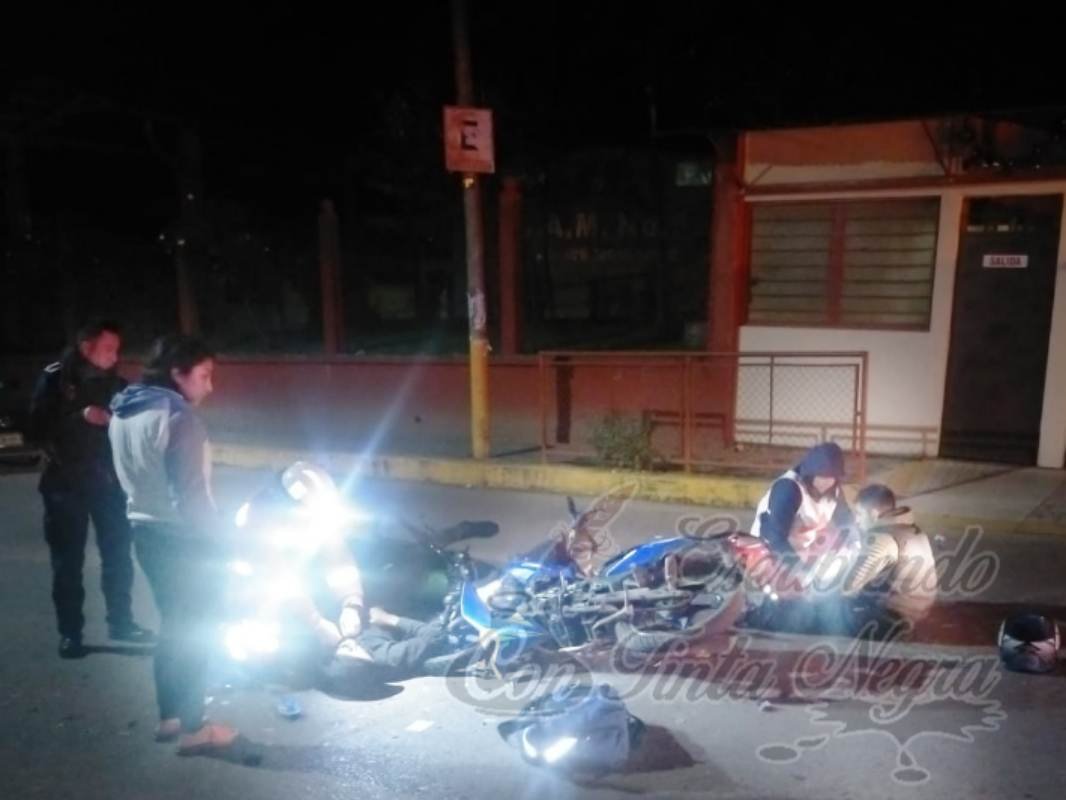 CHOCAN MOTOCICLISTAS DE FRENTE
