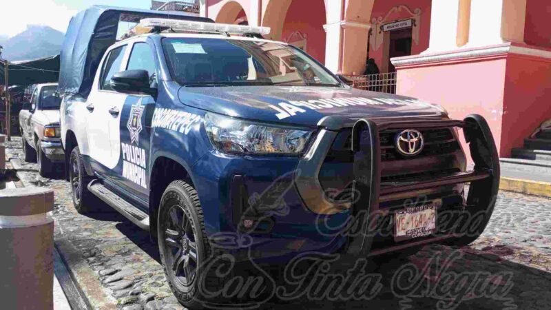 REFUERZAN SEGURIDAD EN COSCOMATEPEC; EQUIPAN A POLICÍA