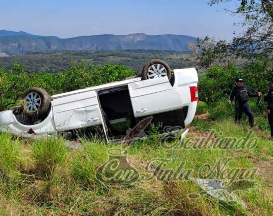 VUELCA CAMIONETA EN TLALTETELA