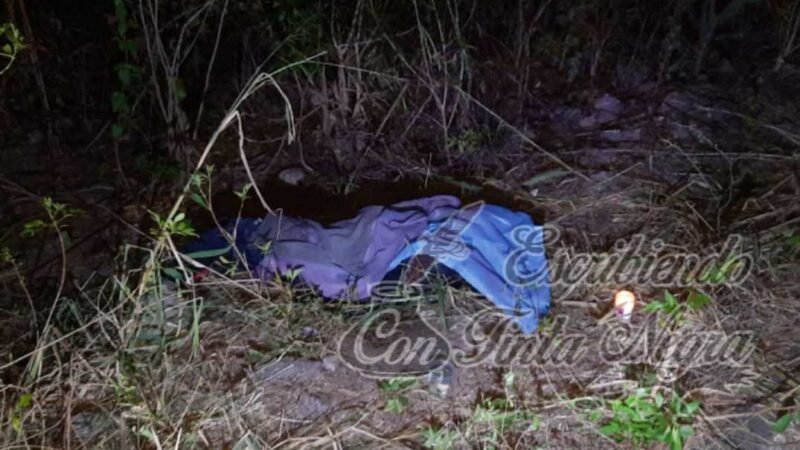 CHOCAN MOTOCICLISTAS EN COMAPA; UNO MURIÓ