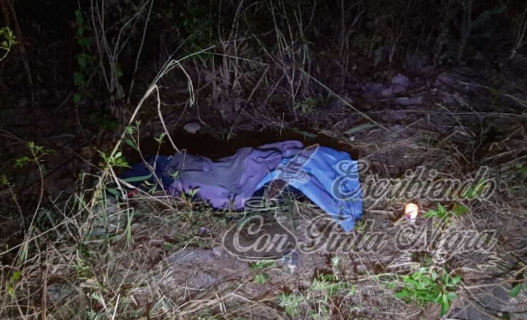 CHOCAN MOTOCICLISTAS EN COMAPA; UNO MURIÓ