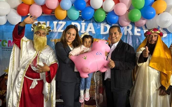 CELEBRAN CON MEGA ROSCA EL DÍA DE REYES EN TOMATLÁN