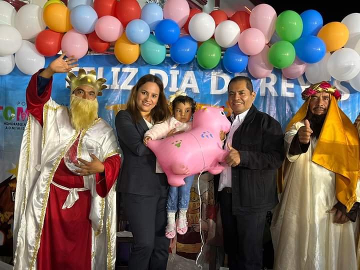 CELEBRAN CON MEGA ROSCA EL DÍA DE REYES EN TOMATLÁN