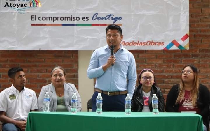 ENTREGA ALCALDE DE ATOYAC AULAS EN LA ANGOSTURA