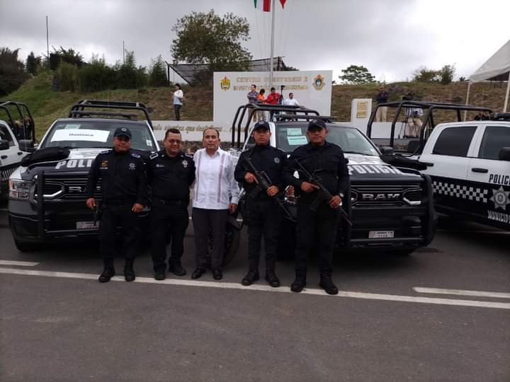 REFUERZAN SEGURIDAD EN HUATUSCO; ENTREGAN PATRULLAS AL MUNICIPIO