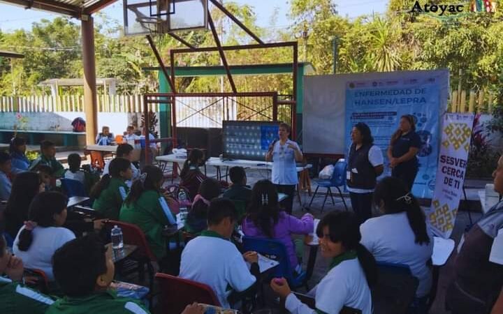 IMPARTEN PLÁTICA SOBRE LA LEPRA EN ESCUELAS DE ATOYAC