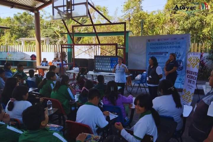 IMPARTEN PLÁTICA SOBRE LA LEPRA EN ESCUELAS DE ATOYAC