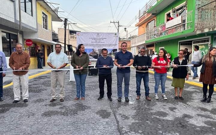 INAUGURA JOSÉ LUIS ALONSO OTRA CALLE EN COSCOMATEPEC