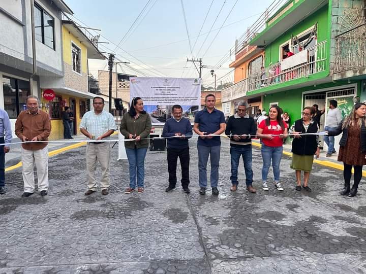INAUGURA JOSÉ LUIS ALONSO OTRA CALLE EN COSCOMATEPEC