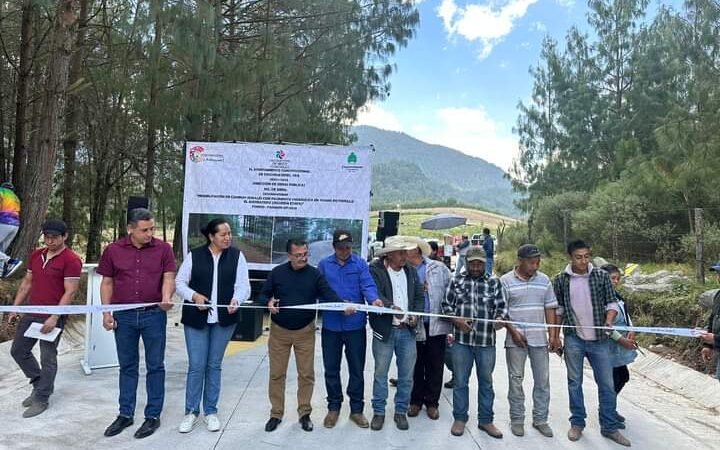 ENTREGA ALCALDE OBRA EN ASERRADERO