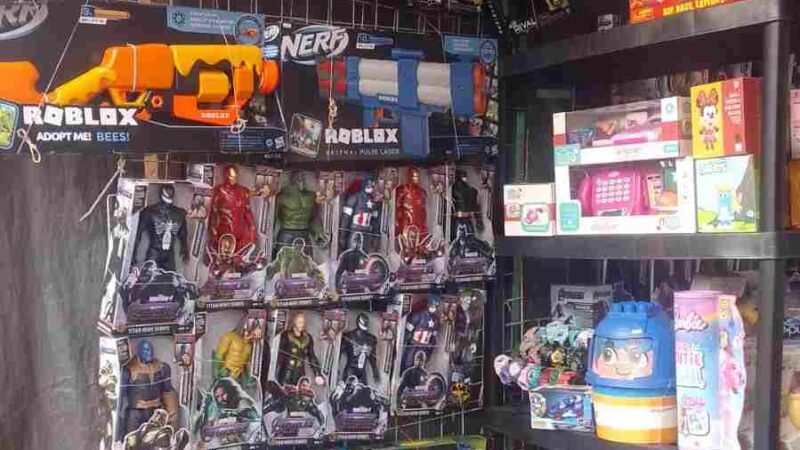 INSTALAN TIANGUIS DEL JUGUETE JUNTO A CENTRAL CAMIONERA