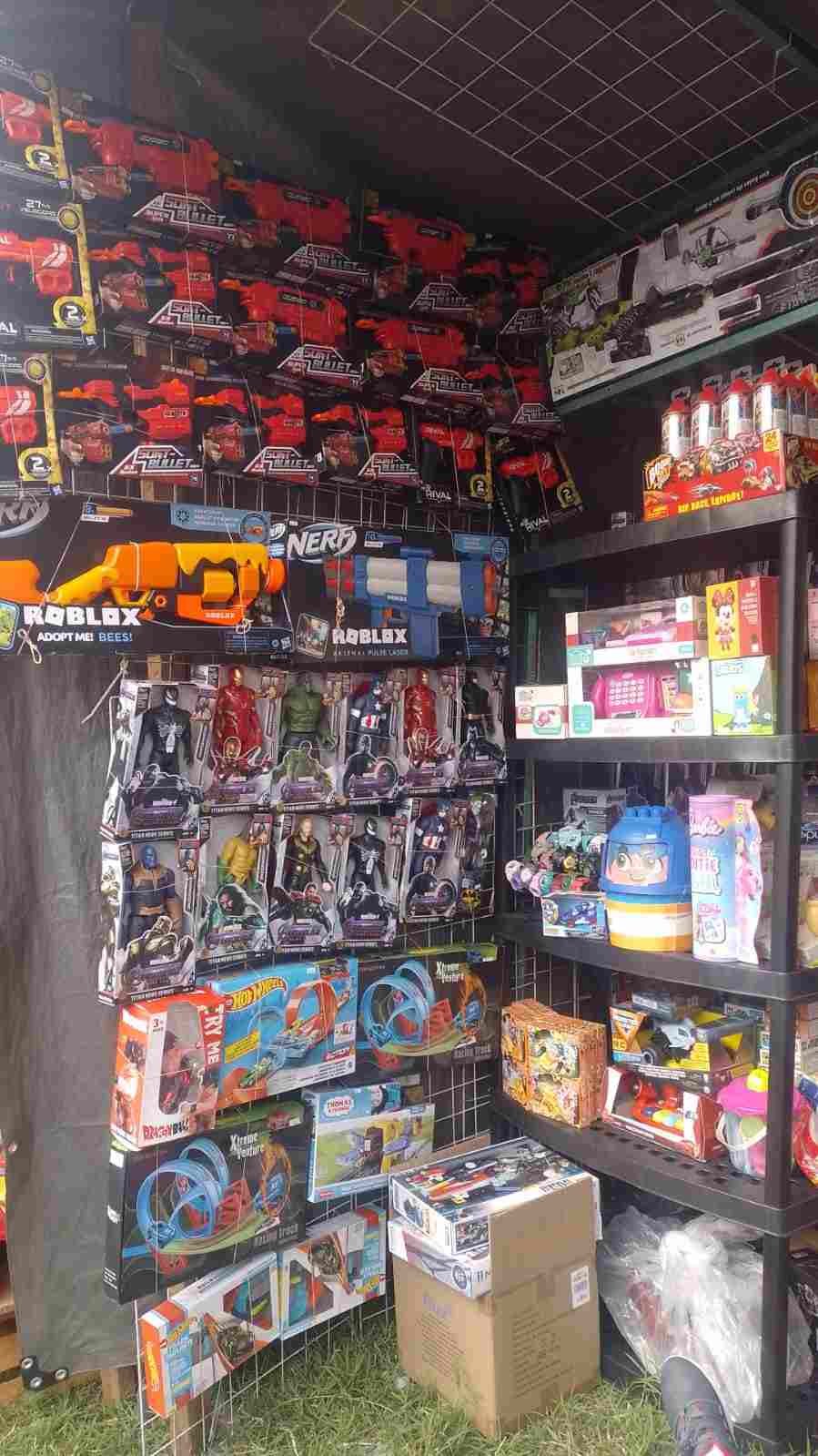 INSTALAN TIANGUIS DEL JUGUETE JUNTO A CENTRAL CAMIONERA
