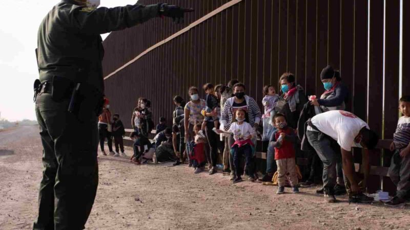 DEMANDAN A TEXAS POR POLÉMICA LEY QUE PERMITE DETENER Y EXPULSAR MIGRANTES