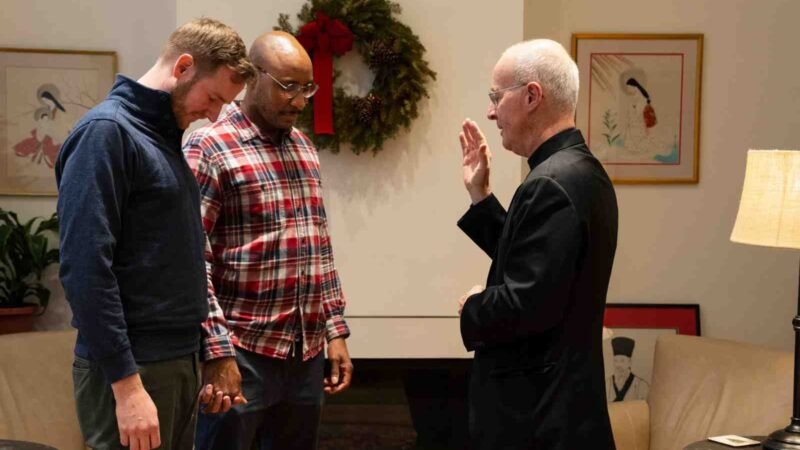 SACERDOTES REÚNEN FIRMAS PARA ANULAR BENDICIONES A PAREJAS HOMOSEXUALES