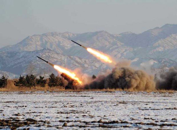 COREA DEL SUR DESALOJA ISLA POR DISPAROS DE ARTILLERÍA NORCOREANOS