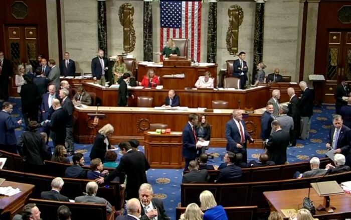ESTADOS UNIDOS CONGELA AYUDA MILITAR A UCRANIA