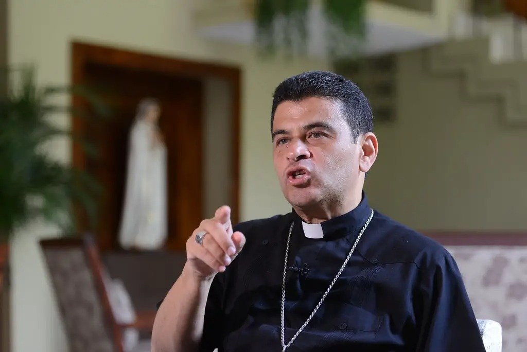 NICARAGUA DESTIERRA A 18 SACERDOTES
