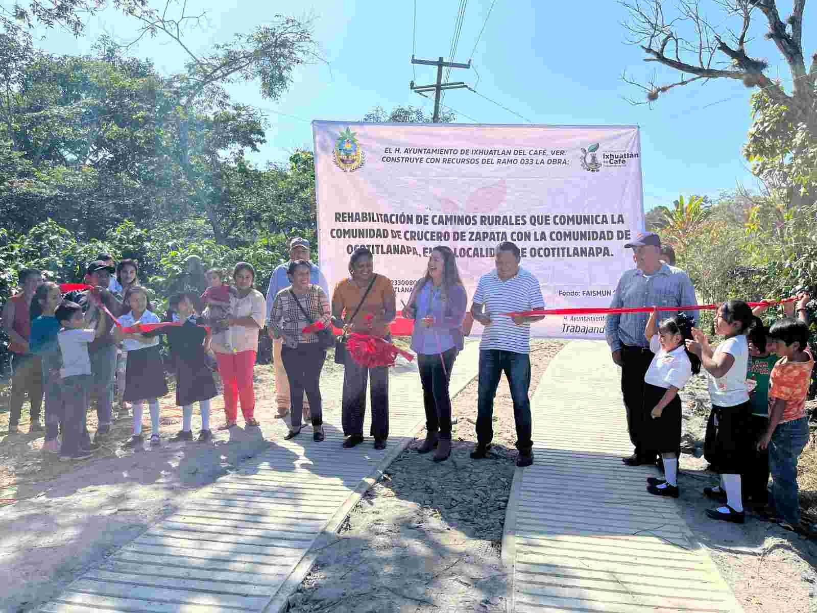 INAUGURA ALCALDESA REHABILITACIÓN DE CAMINO EN OCOTITLANAPA