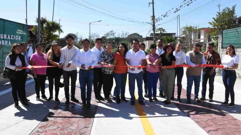 RECONOCEN VECINOS DEL PUEBLO DE LAS FLORES PROYECTO DE LA TRANSFORMACIÓN