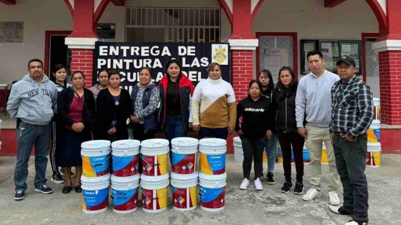 ENTREGAN APOYOS A ESCUELAS DE CALCAHUALCO