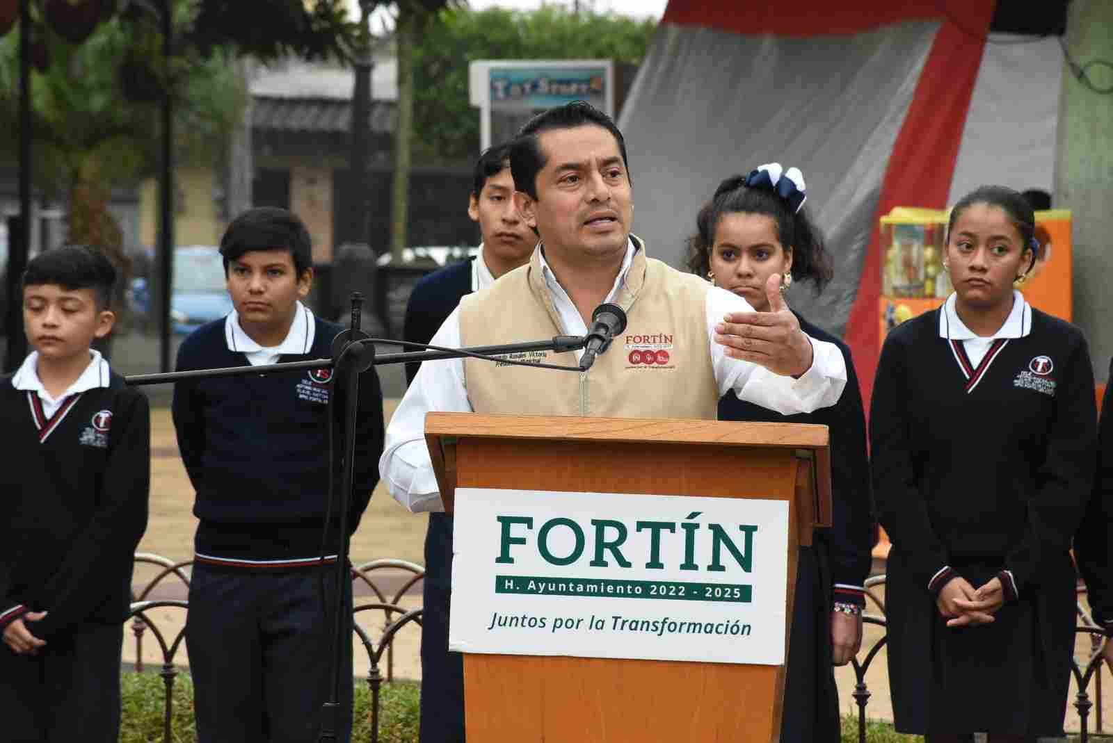 RECUERDAN A DON ANTONIO RUIZ GALINDO CON ACTO CÍVICO