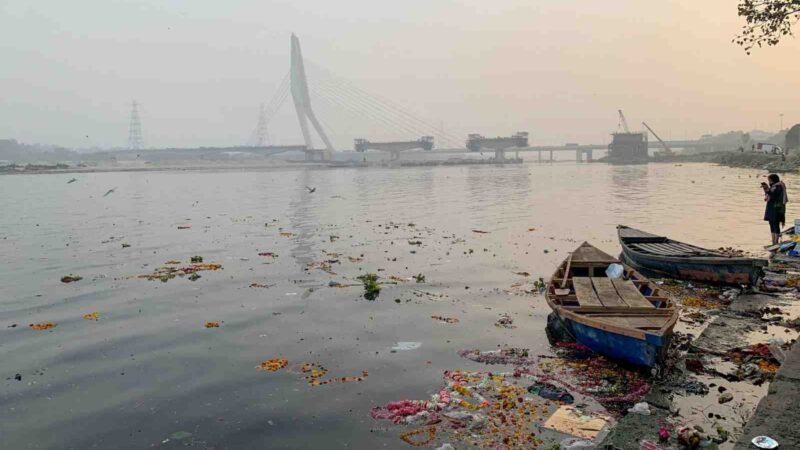 EL NIVEL DE AMONIACO ENVENENA EL PRINCIPAL RÍO DE NUEVA DELHI