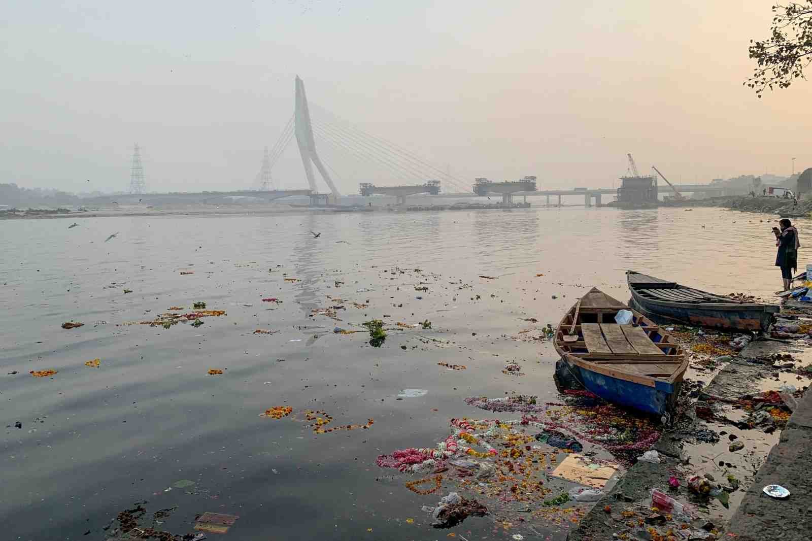 EL NIVEL DE AMONIACO ENVENENA EL PRINCIPAL RÍO DE NUEVA DELHI
