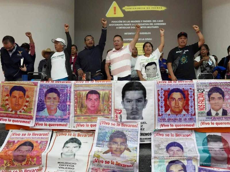 LIBERAN A 8 MILITARES LIGADOS A CASO AYOTZINAPA