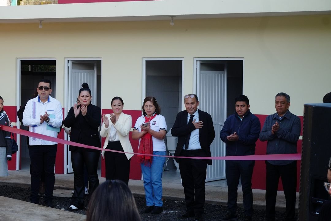 ENTREGA VENTURA DEMUNER OBRA EN SECUNDARIA JOVITA LARA
