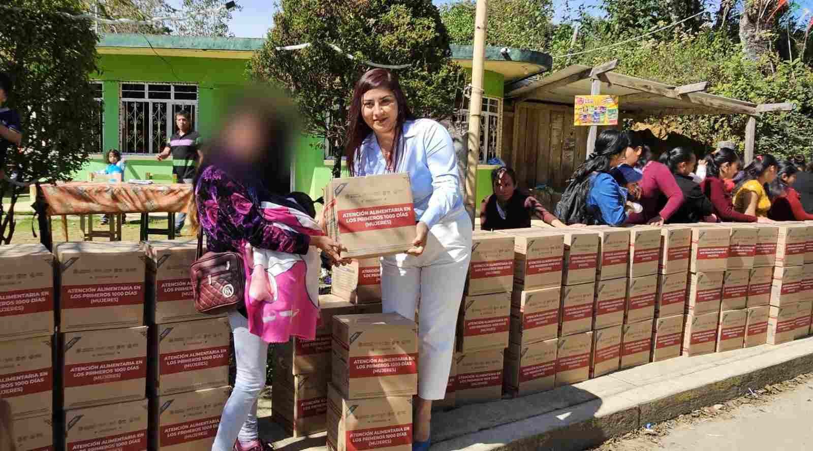 ENTREGAN APOYOS DE MIL DÍAS DE VIDA EN CALCAHUALCO