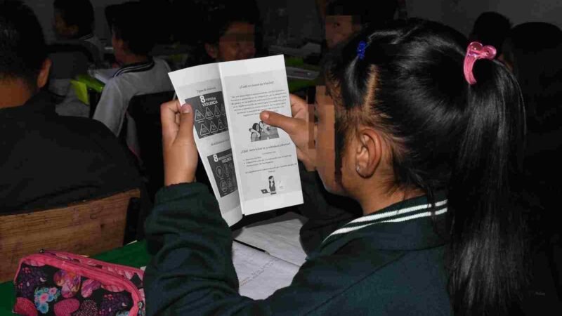 LLEVA INSTITUTO DE LA MUJER PLÁTICA A ESCUELAS DE SANTA LUCÍA
