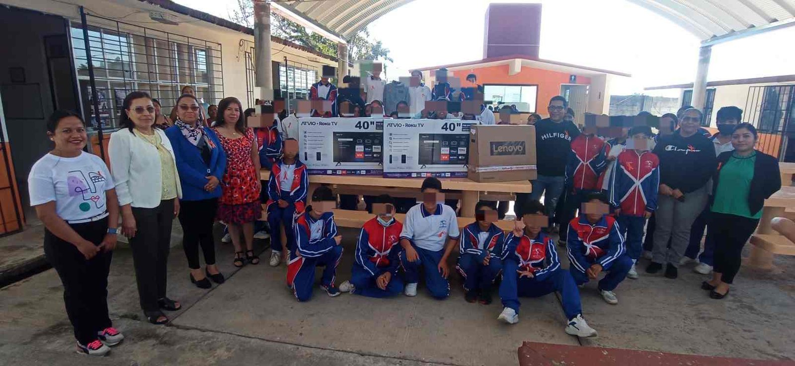 ALCALDE ENTREGA EQUIPO A ESCUELAS QUE FUERON VANDALIZADAS