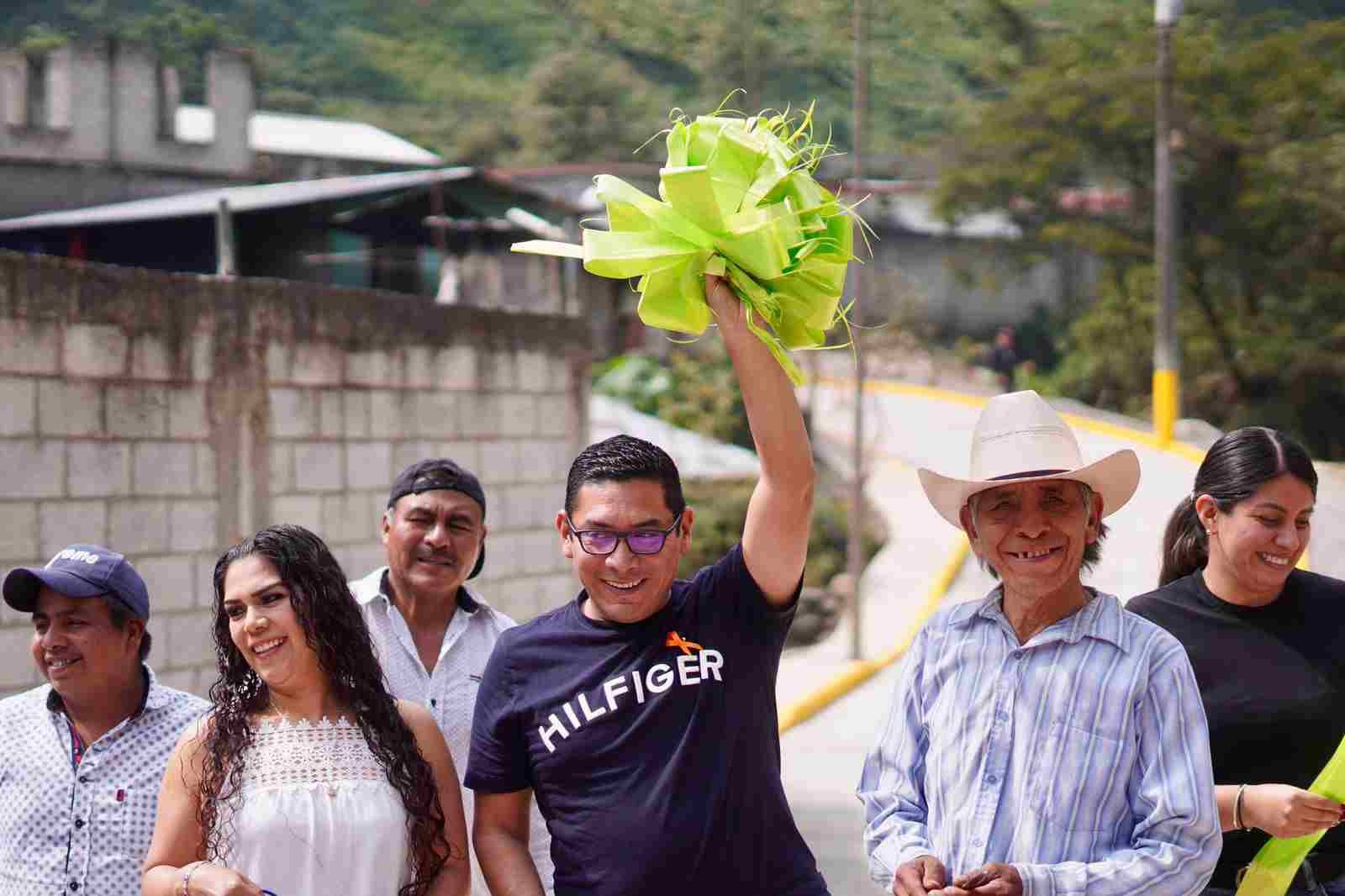 INAUGURA ERNESTO RUIZ OBRA EN RINCÓN PINTOR
