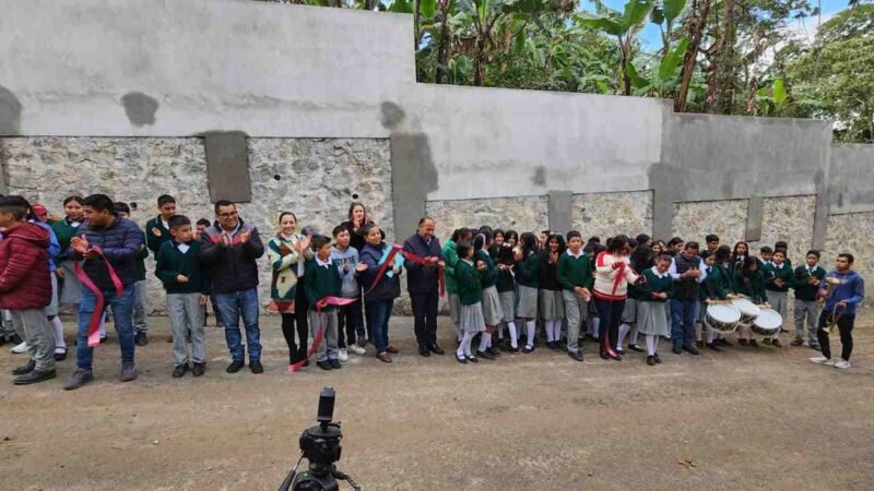 ENTREGA VENTURA DEMUNER OBRA EN CAPULAPA