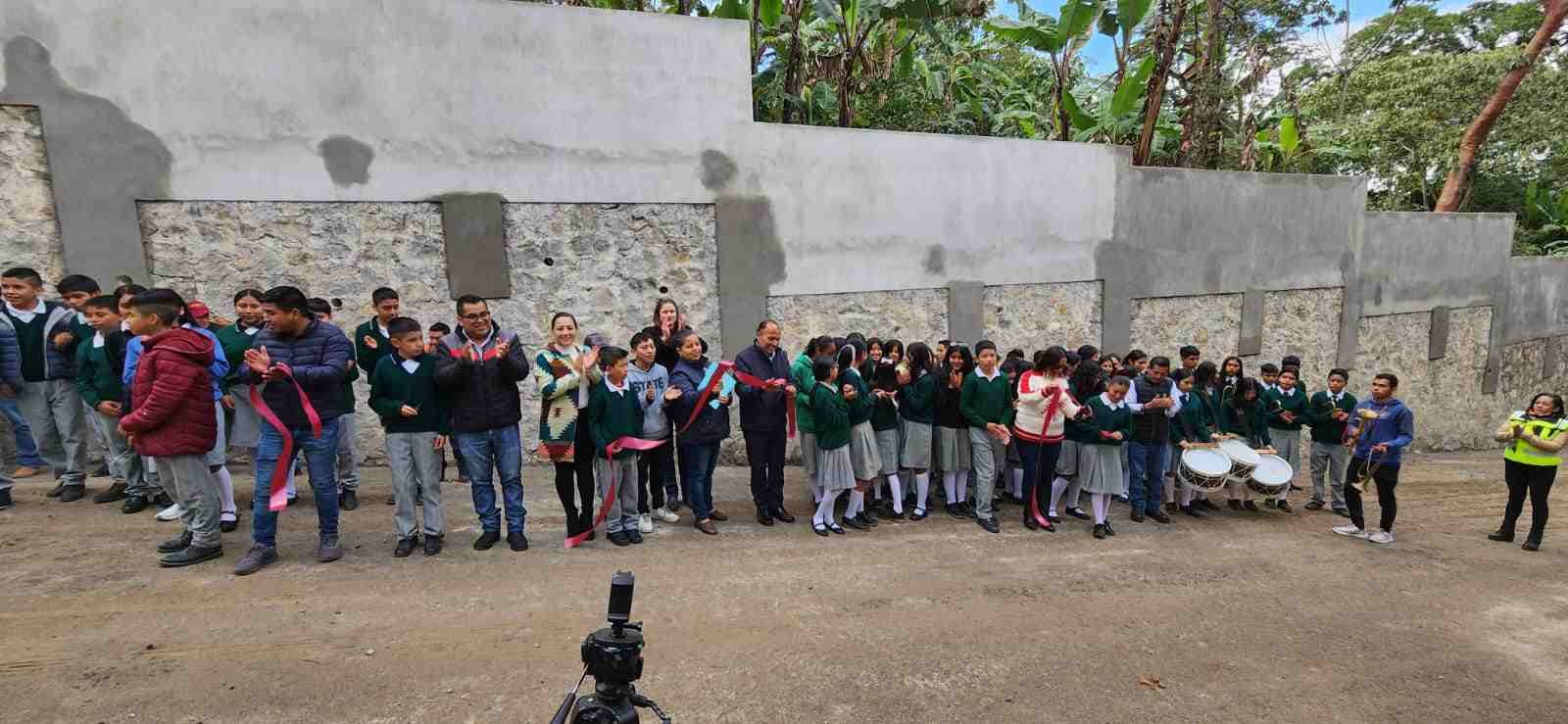 ENTREGA VENTURA DEMUNER OBRA EN CAPULAPA