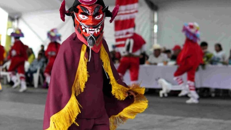 VIVEN LAS TRADICIONES EN IXHUATLÁN