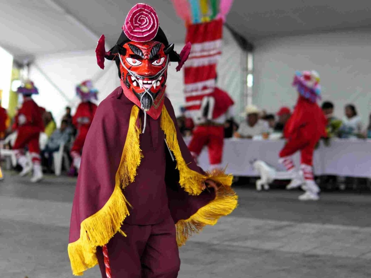 VIVEN LAS TRADICIONES EN IXHUATLÁN