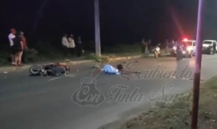 AUTO EMBISTE A Y MATA A MOTOCICLISTA