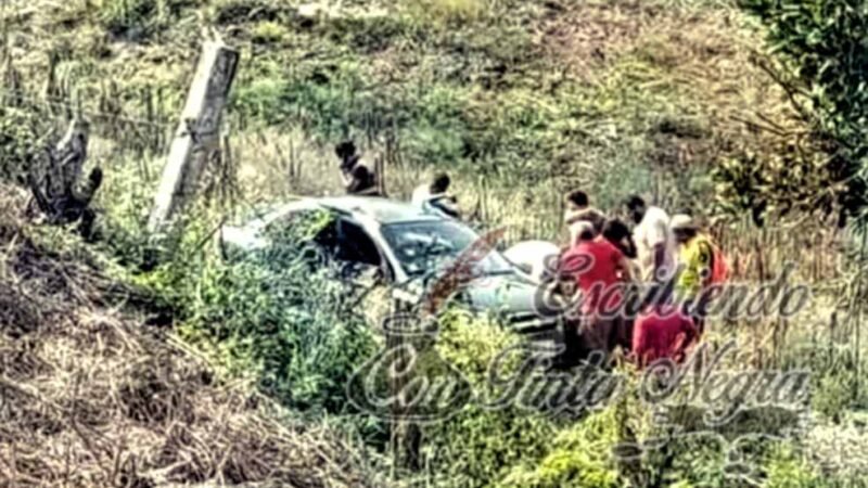 EBRIO POLICÍA CAUSA ACCIDENTE EN CARDEL