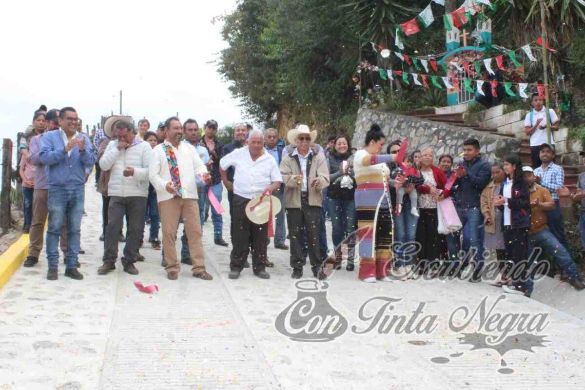 INAUGURA VENTURA DEMUNER RAMPAS EN RINCÓN TENEJAPA