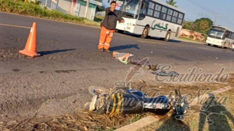 MUERE MOTOCICLISTA EN CHOQUE; LO EMBISTIÓ AUTOMÓVIL