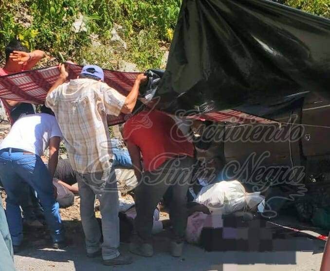IBAN EN BUSCA DE TRABAJO Y MUEREN EN VOLCADURA