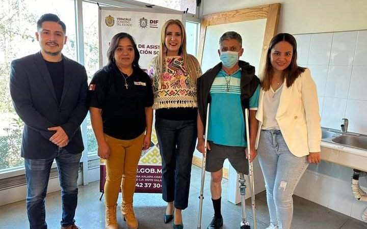 ENTREGAN PROTESIS A DISCAPACITADO EN TOMATLÁN