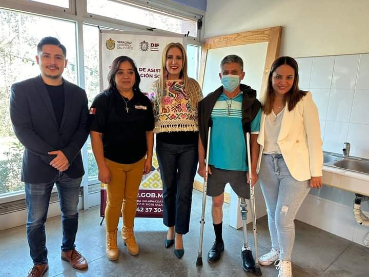 ENTREGAN PROTESIS A DISCAPACITADO EN TOMATLÁN
