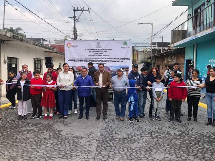 INAUGURA ALCALDE DE COSCO CALLE IGNACIO LÓPEZ RAYÓN