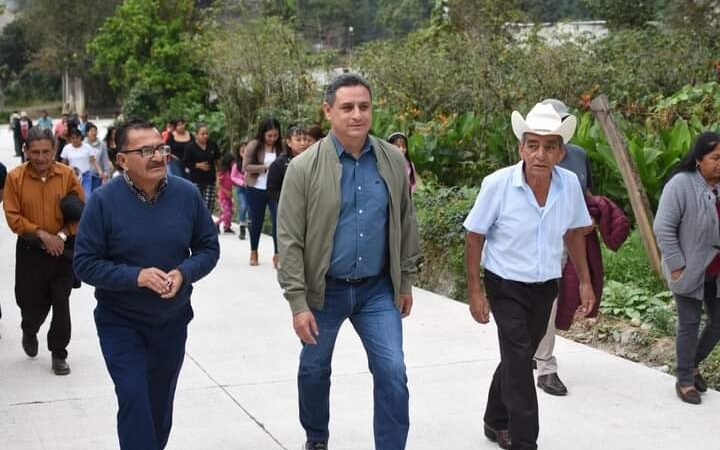 REHABILITAN CAMINO EN TLALTENGO