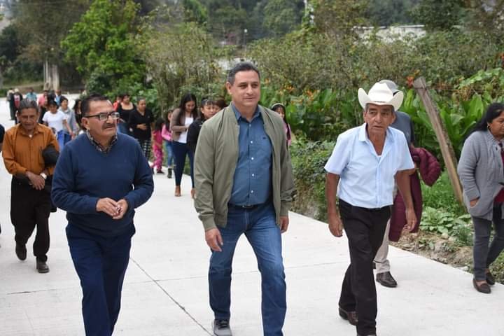 REHABILITAN CAMINO EN TLALTENGO